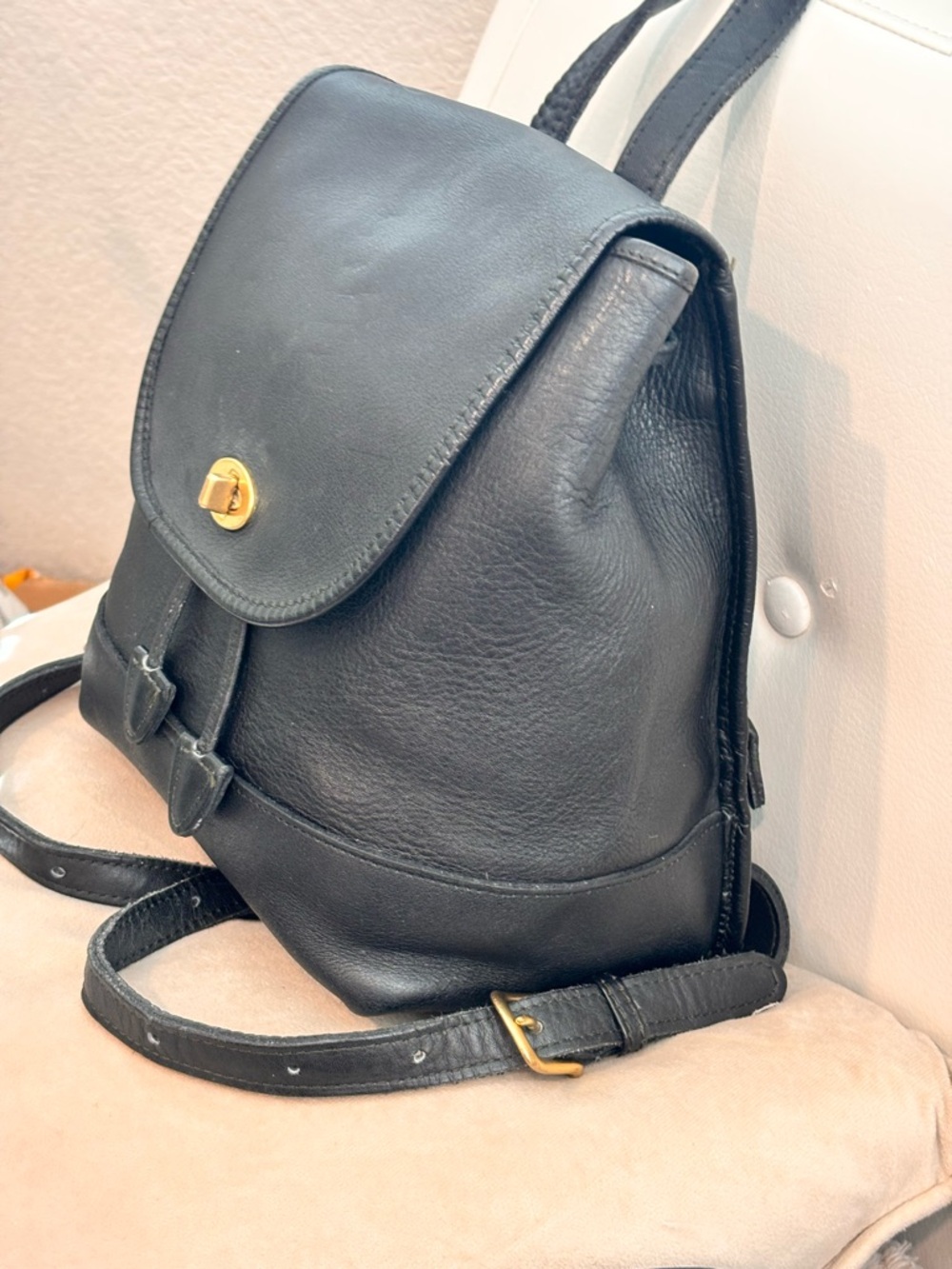 COACH 1997 Vintage Daypack Black Leather Mini Backpack with Gold Turnlock $695+ - Picture 3 of 16